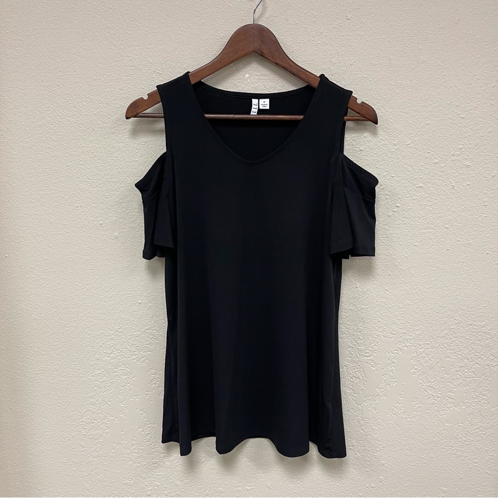 Never Worn Elle Black Cold Shoulder Top - Size Medium